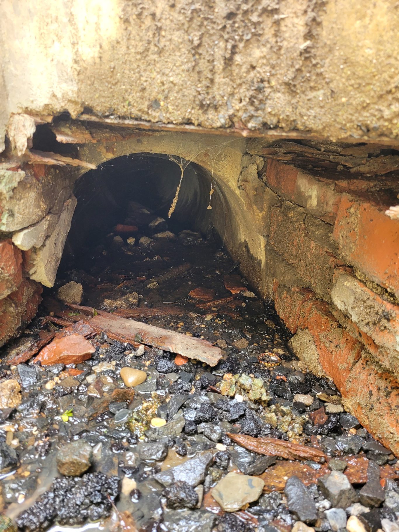 Hübingen | defekter Kanal